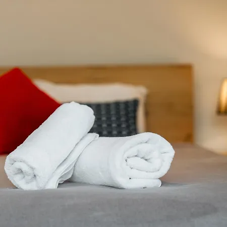 Cozy - Green Terrace Apartment