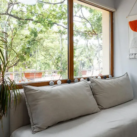 Cozy - Green Terrace Apartment