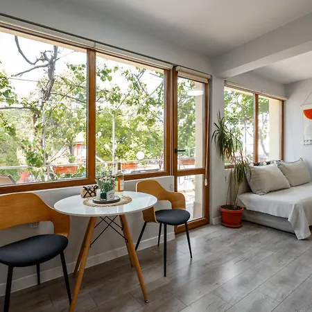 Cozy - Green Terrace Apartment